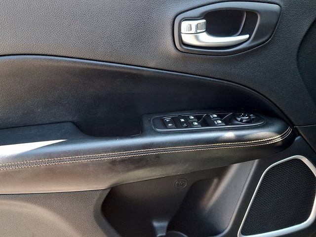 Used 2020 Jeep Compass Limited AWD/4WD image 12