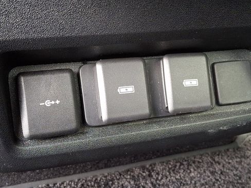 Used 2024 Land Rover Discovery S AWD/4WD image 12