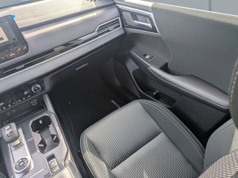 Used 2025 Mitsubishi Outlander ES FWD image 16