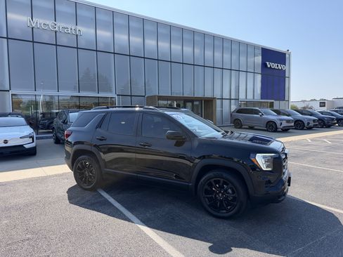 Used 2025 GMC Terrain Elevation w/ Elevation Premium Package AWD/4WD image 3