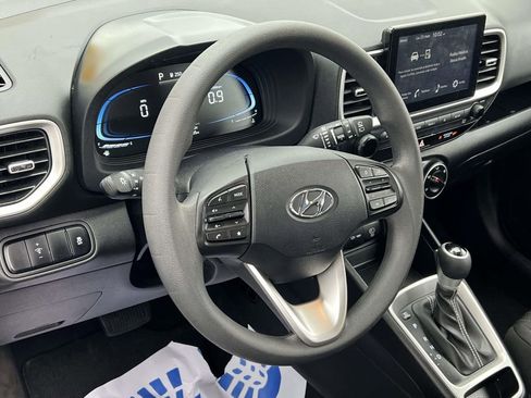 Certified 2023 Hyundai Venue SE FWD image 15