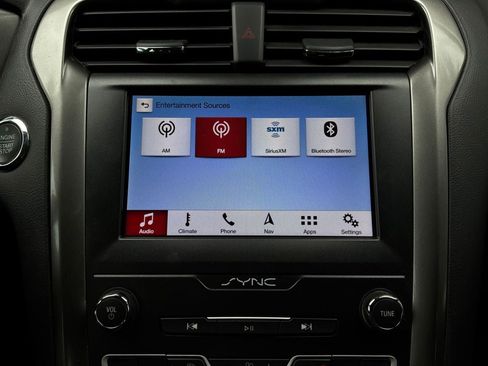 Used 2019 Ford Fusion SE FWD image 32