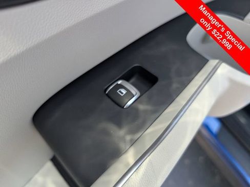 Used 2022 Kia Sorento S w/ Panoramic Sunroof Package FWD image 11
