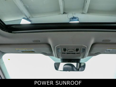 Used 2023 Toyota Highlander XLE FWD image 21