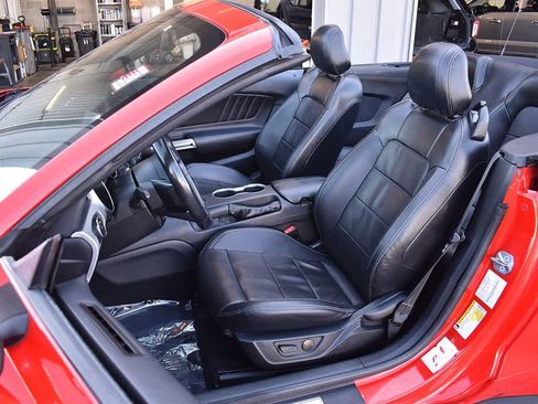 Used 2022 Ford Mustang Premium image 5