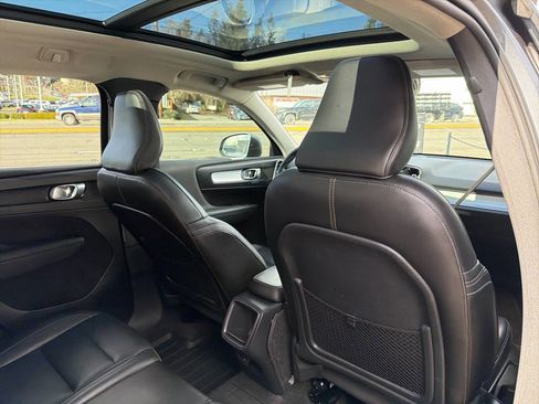 Used 2019 Volvo XC40 T5 Momentum image 22