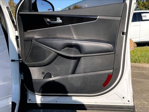 Used 2020 Kia Sorento L image 22