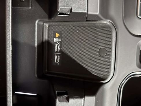 Used 2025 GMC Sierra 2500 AT4 w/ AT4 Premium Plus Package image 21