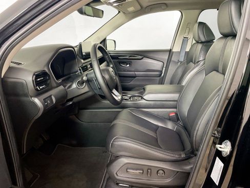 Used 2025 Honda Pilot Touring image 5