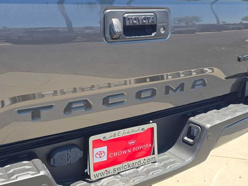 Used 2019 Toyota Tacoma TRD Off-Road w/ Technology Package AWD/4WD image 15
