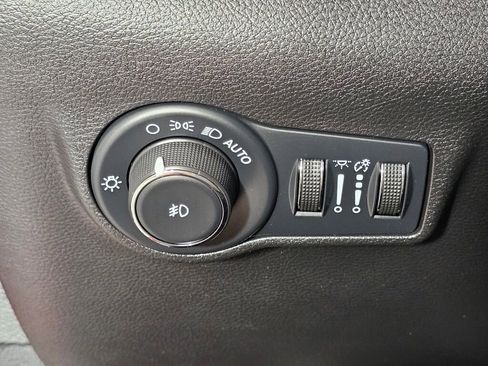 Used 2023 Jeep Compass Limited image 22