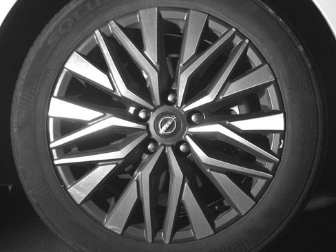 Used 2025 Nissan Altima 2.5 SV image 13