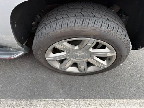 Used 2020 Cadillac Escalade Luxury image 10