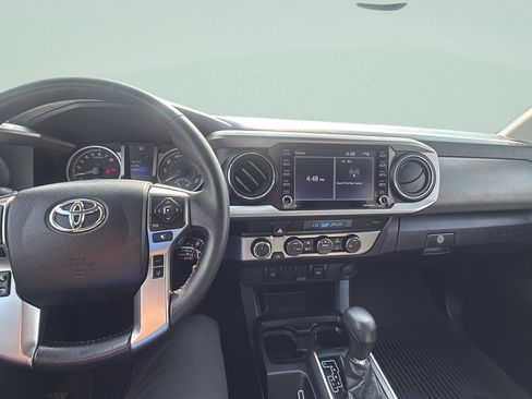Used 2021 Toyota Tacoma SR5 AWD/4WD image 12