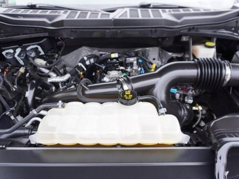 Used 2021 Ford F150 XLT image 8