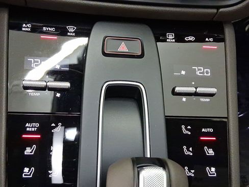 Used 2026 Porsche Macan AWD/4WD image 23