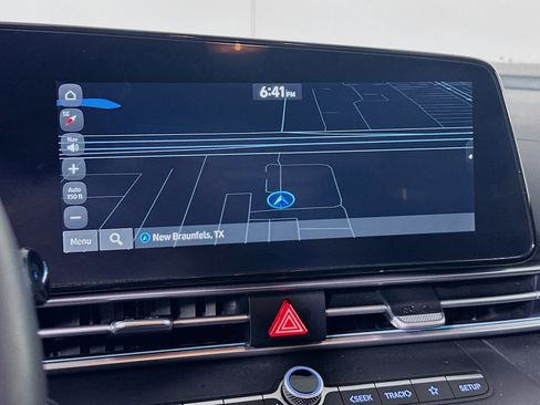 Used 2025 Hyundai Elantra SEL image 22