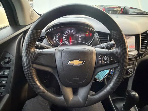 Used 2018 Chevrolet Trax LS image 19