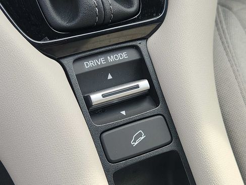 Certified 2026 Honda HR-V LX image 25