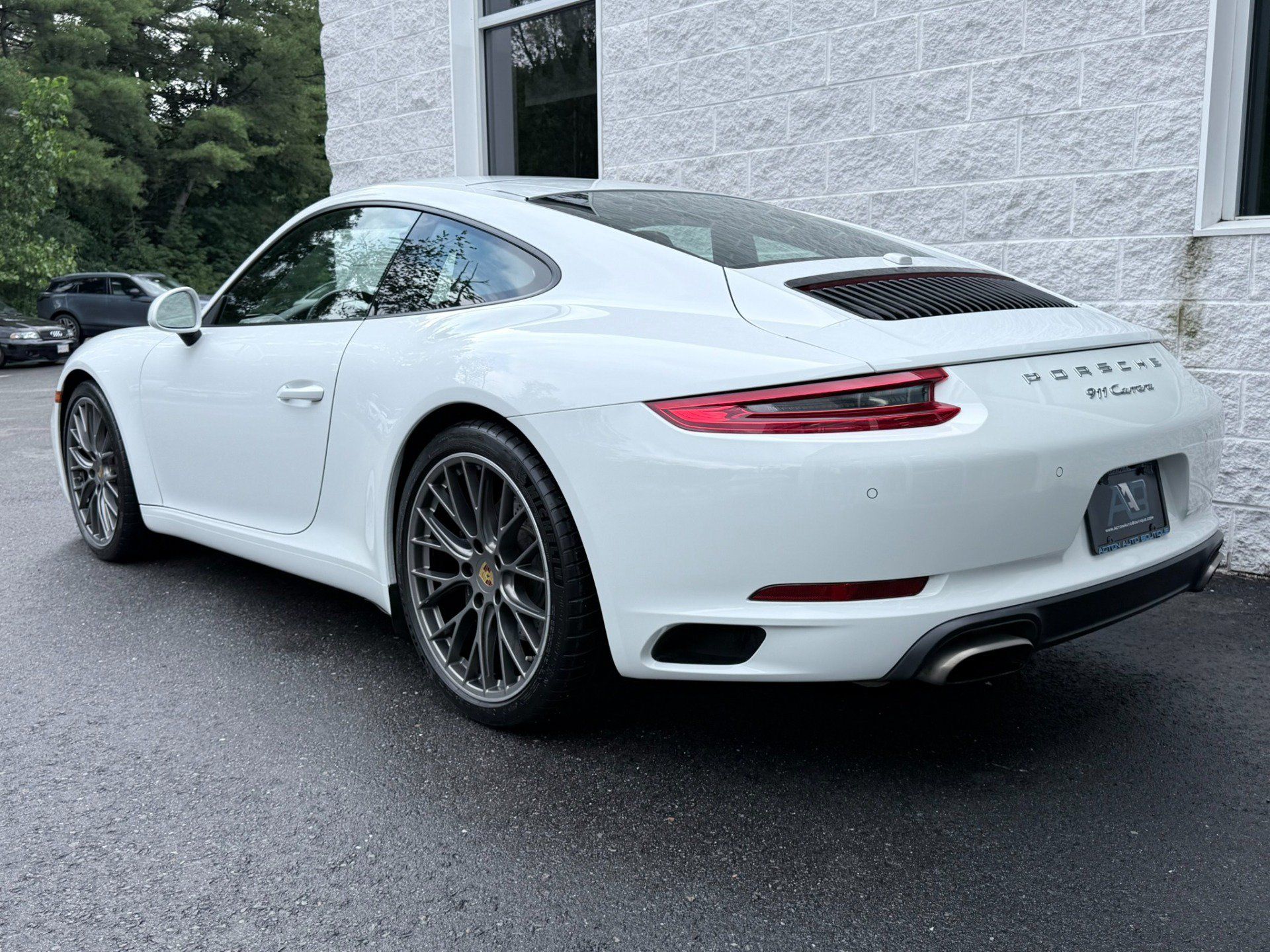 Used 2017 Porsche 911 Carrera 4 AWD/4WD image 11