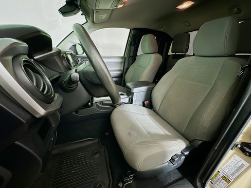 Used 2018 Toyota Tacoma SR5 image 13