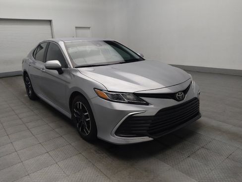 Used 2022 Toyota Camry LE image 13