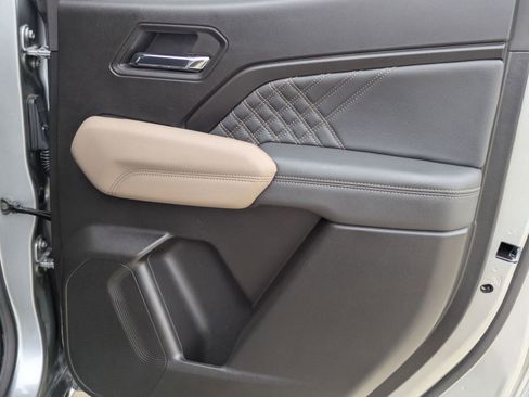 Used 2025 GMC Canyon Denali image 25