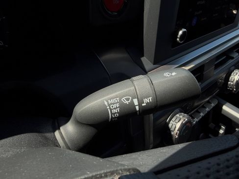 Used 2025 Toyota Tacoma TRD Sport AWD/4WD image 30
