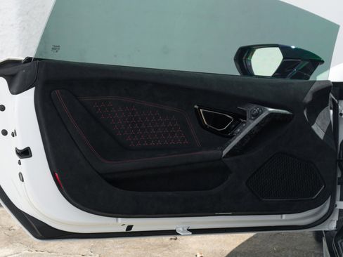 Used 2018 Lamborghini Huracan Performante image 35