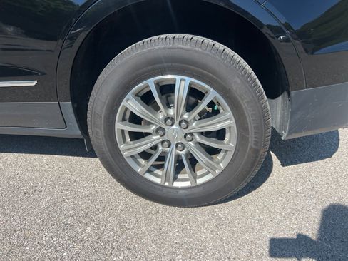 Used 2018 Cadillac XT5 Luxury w/ Driver Awareness Package FWD image 8