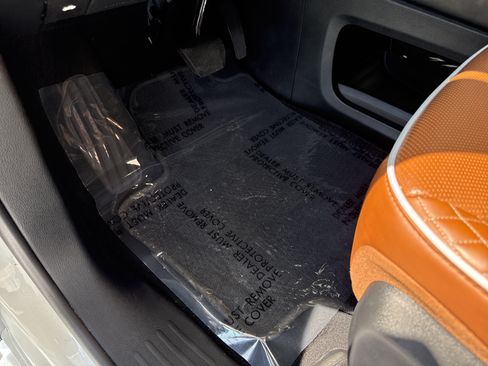 Used 2026 Chrysler Pacifica Pinnacle FWD image 16
