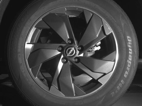 Used 2025 Nissan Rogue SV image 14