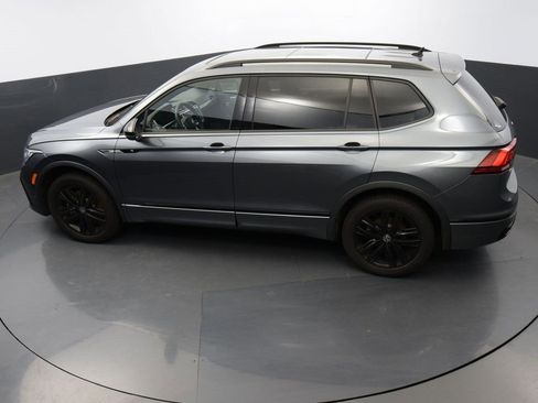Certified 2022 Volkswagen Tiguan SE R-Line image 44