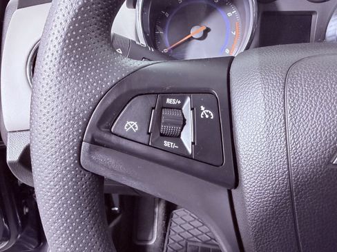 Used 2015 Chevrolet Cruze LT FWD image 12
