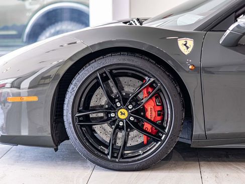 Used 2018 Ferrari 488 GTB Base image 10