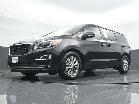Used 2020 Kia Sedona LX image 17