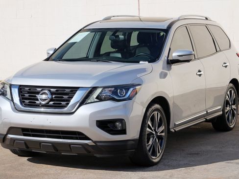 Used 2020 Nissan Pathfinder Platinum FWD image 47