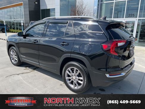 Used 2024 GMC Terrain SLT image 16