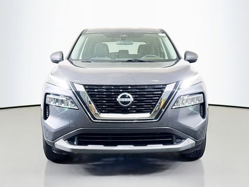 Used 2022 Nissan Rogue SV FWD image 2