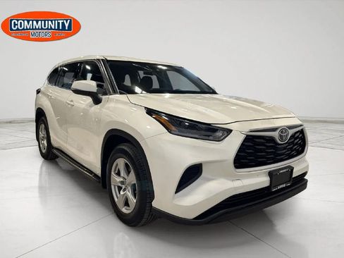Used 2021 Toyota Highlander L AWD/4WD image 11