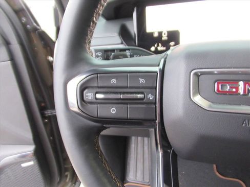 Used 2025 GMC Acadia AT4 image 19