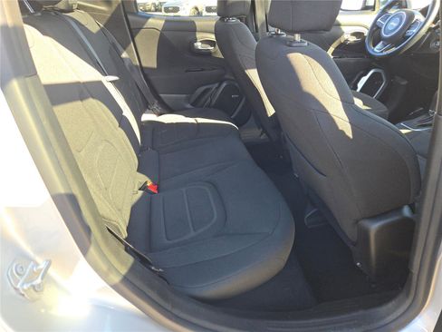 Used 2021 Jeep Renegade Latitude w/ Luxury Group I image 11