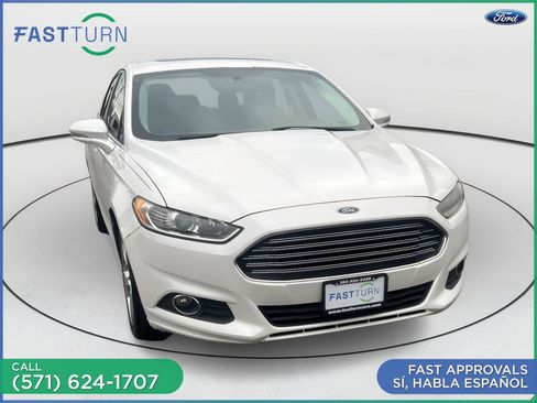 Used 2015 Ford Fusion SE w/ Equipment Group 201A FWD image 2