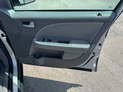 Used 2005 Ford Freestyle SE image 35