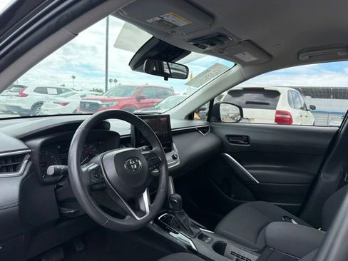 Used 2024 Toyota Corolla Cross LE FWD image 4