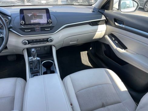 Certified 2022 Nissan Altima 2.5 SV w/ SV Premium Package image 10