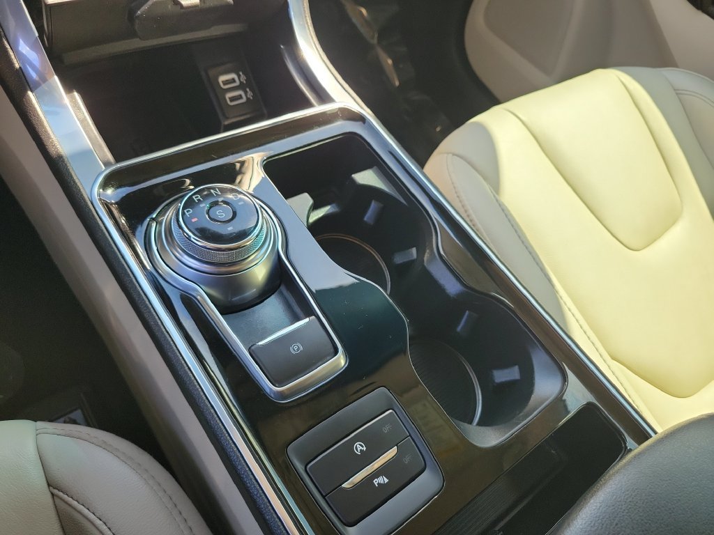 Used 2020 Ford Edge Titanium FWD image 19