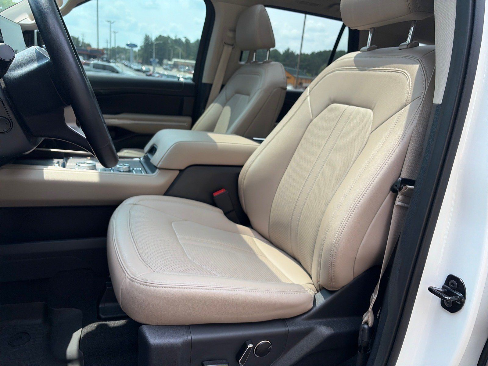 Used 2023 Ford Expedition Limited AWD/4WD image 15