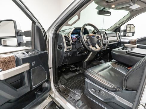 Used 2019 Ford F250 Lariat image 13