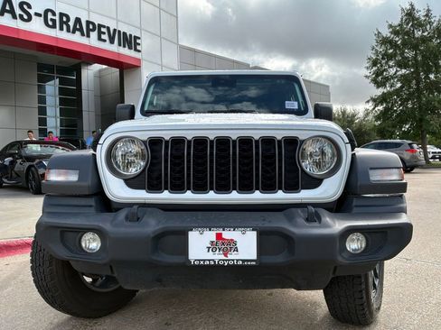 Used 2025 Jeep Wrangler Unlimited Sport AWD/4WD image 3